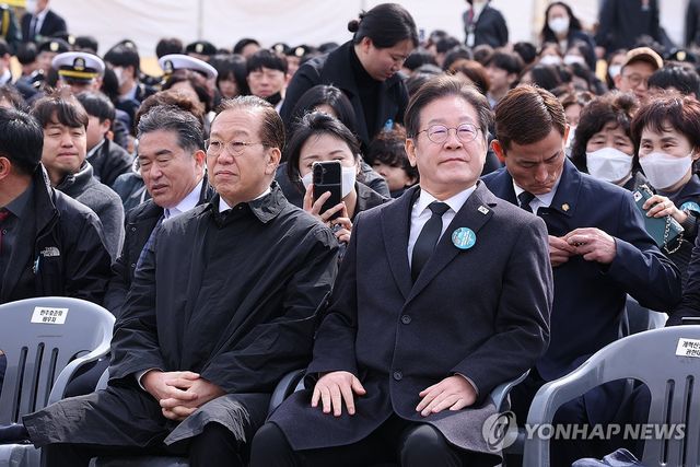 서해 수호의날 기념식 참석한 권영세-이재명