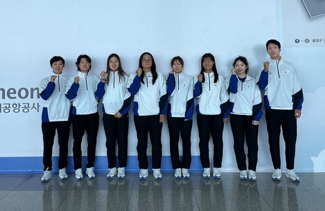 조윤정 감독,김다빈,정보영,이은혜,박소현,백다연,박소연 트레이너, 장광익 코치