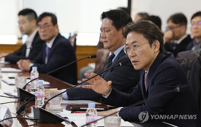 인사말하는 권대영 금융위 사무처장