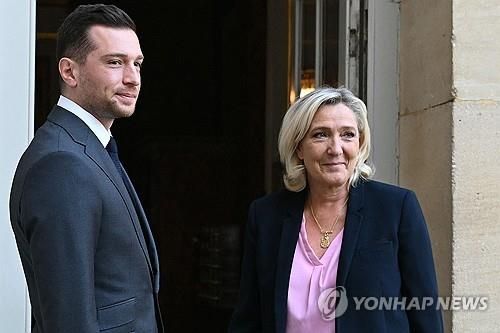 조르당 바르델라 RN 당대표와 마린 르펜 의원