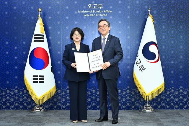 김은정 신임 주프랑크푸르트 총영사와 조태열 외교부 장관