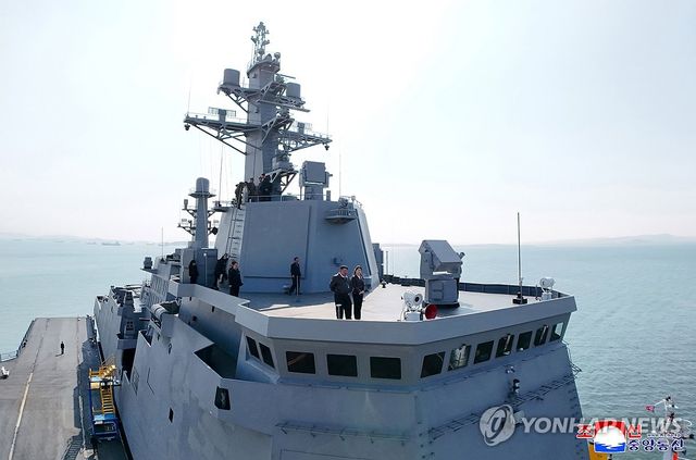 북, 최현호 첫 무장 시험사격…김정은 "해군 핵무장화 가속화"