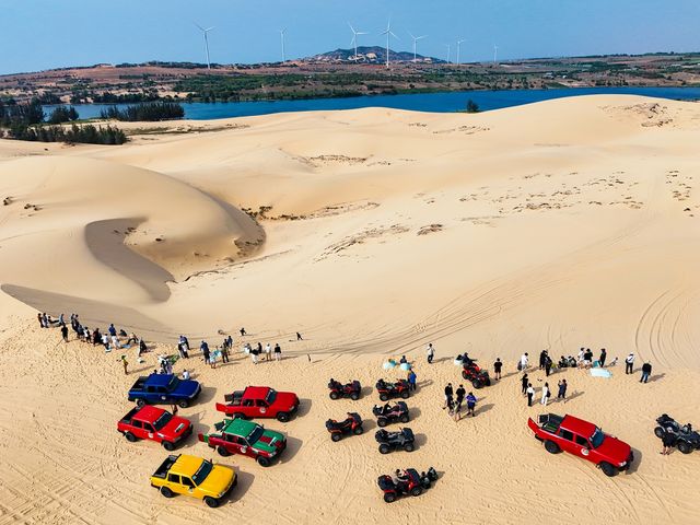 하늘에서 본 화이트 샌드 듄과 담수호 [사진/임헌정 기자]