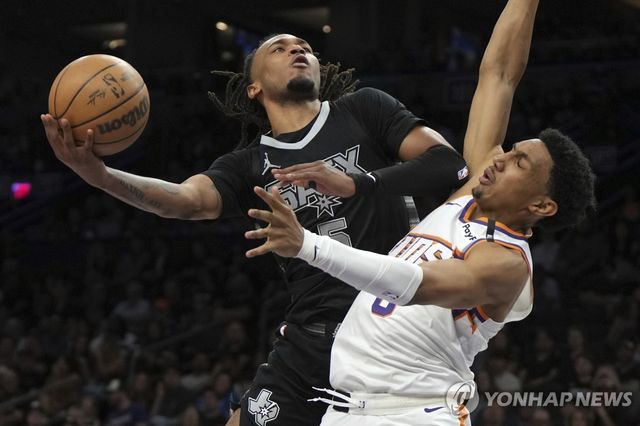 공격하는 스테폰 캐슬