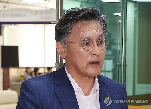 영장실질심사 출석하는 박성만 경북도의회 의장