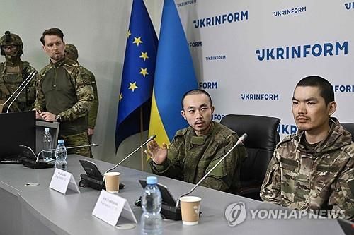 기자회견에 참석한 중국인 러시아 용병