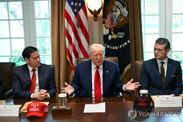 백악관 각료회의 주재하는 트럼프 미국 대통령