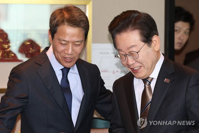 오찬 회동하는 이재명 대표와 임종석 전 대통령비서실장
