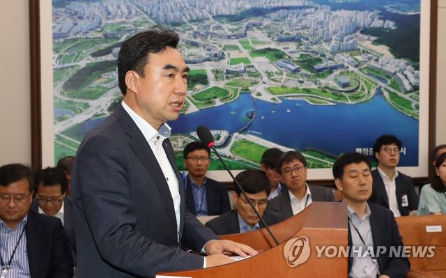 법안심사보고하는 윤관석