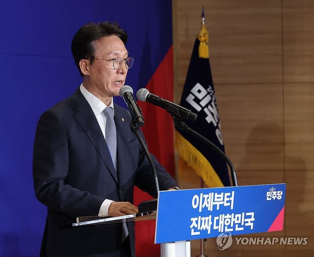 발언하는 김민석 최고위원