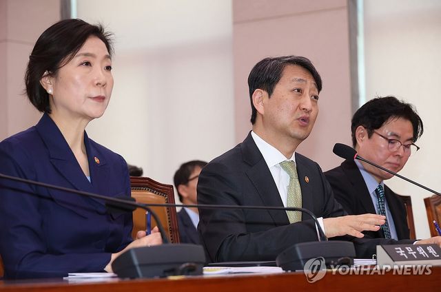 답하는 안덕근 산업통상자원부 장관