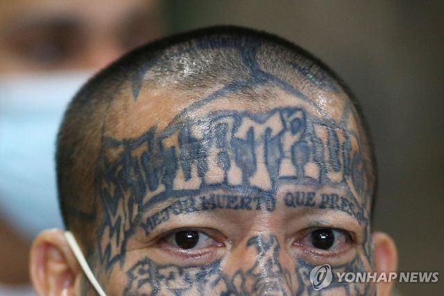 '수감보다 죽음이 낫다' 타투 새긴 세코트 수감자