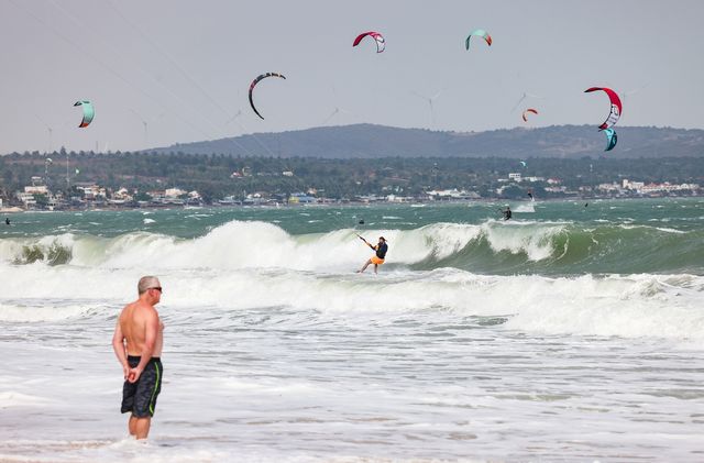 무이네 해변의 카이트 서퍼들 [사진/임헌정 기자]
