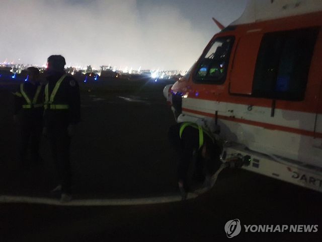 야간 진화 작업 투입되는 산림청 수리온 헬기