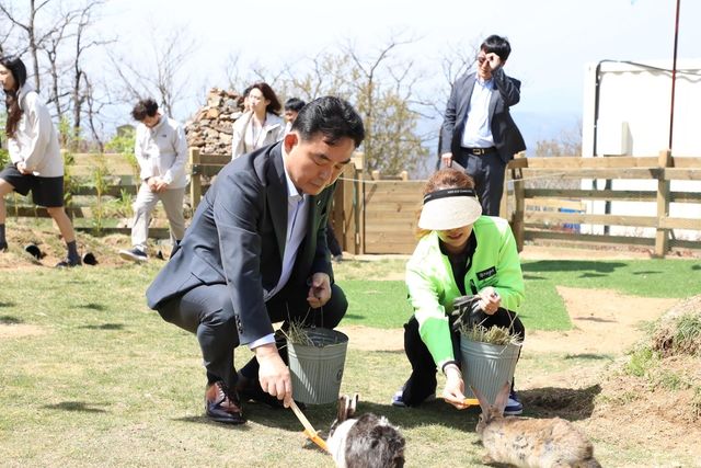 하이원 구름아래 동물농장 찾은 최철규 대표이사 직무대행