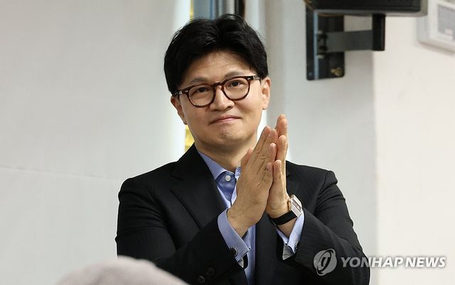 손뼉 치는 국민의힘 한동훈 대선 경선 후보