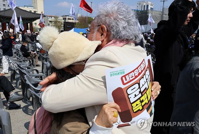 탄핵 인용 기쁨의 포옹
