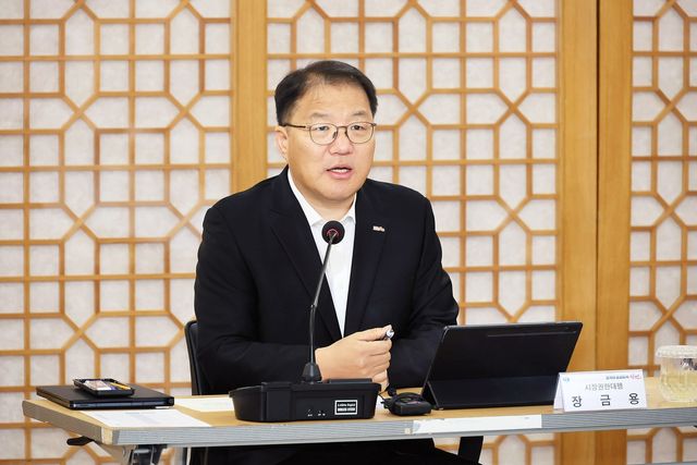 발언하는 장금용 창원시장 권한대행