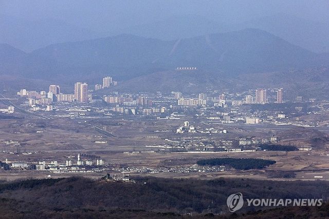 적막한 비무장지대와 개성 시내