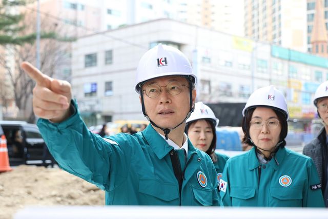 공사현장 점검하는 장인홍 구로구청장 