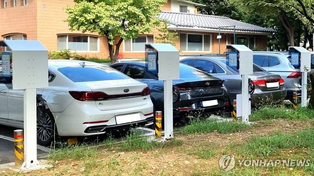 지상에 설치된 전기차 충전시설