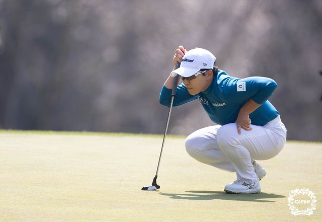 그린을 읽는 신지애.