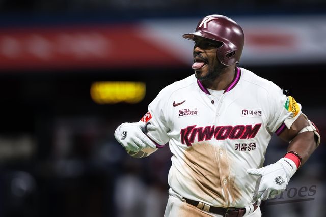 만루 홈런을 친 푸이그의 익살스러운 표정