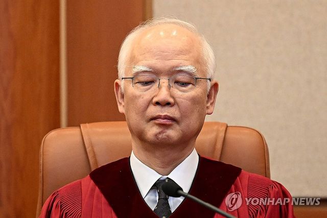 윤 대통령 탄핵심판 선고 입장한 정형식 헌법재판관