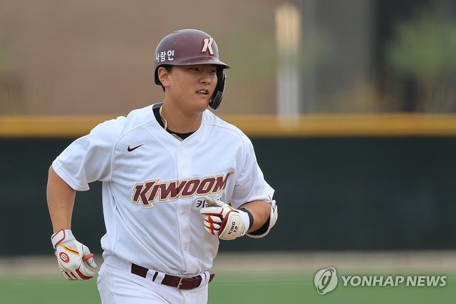 청백전서 홈런 터뜨린 김건희