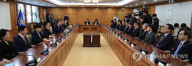 한덕수 대통령 권한대행, 긴급 국무위원 간담회