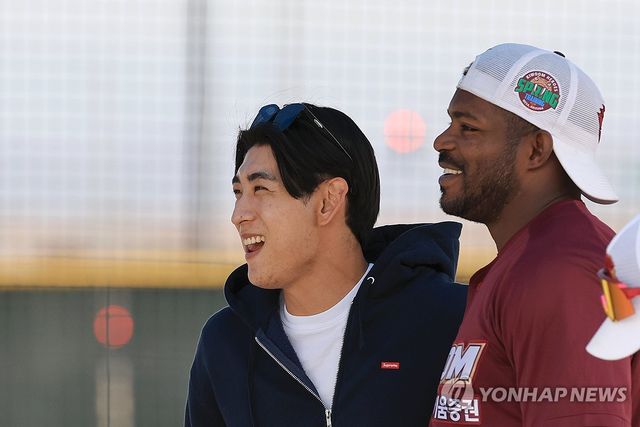 이정후와 푸이그 밝은 표정