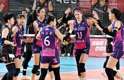 득점 후 기뻐하는 흥국생명 선수들