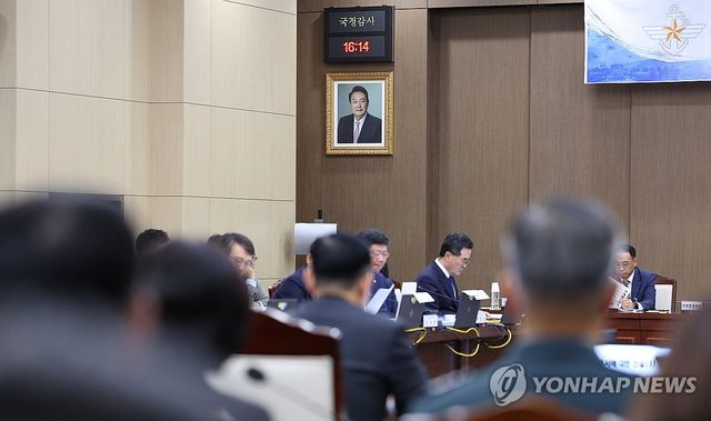 국방부에 걸려 있던 윤 대통령 사진