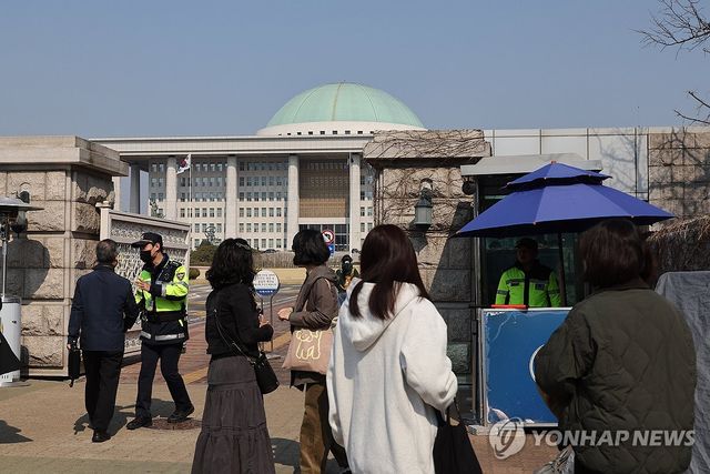 국회, 탄핵심판 선고 전후 청사경비 강화