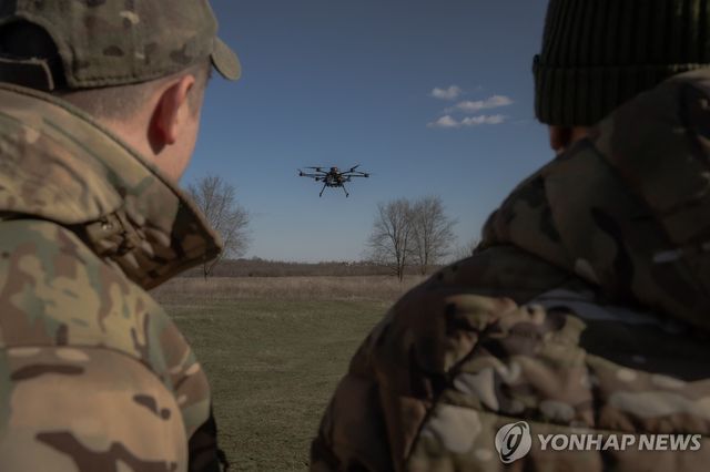 드론을 조종하는 우크라이나 군인(기사와 직접 관련 없음)