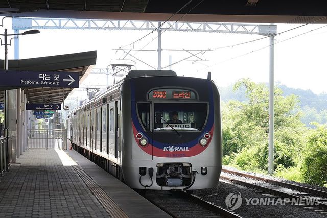 재개된 경의선 도라산 셔틀 열차