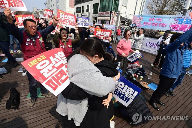 대통령 외가 강릉의 기뻐하는 주민들