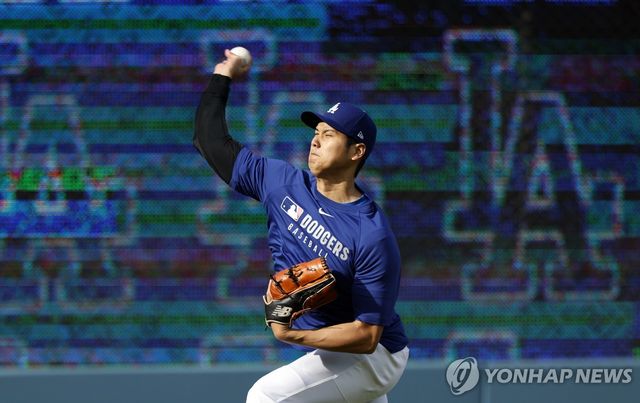 투구하는 오타니