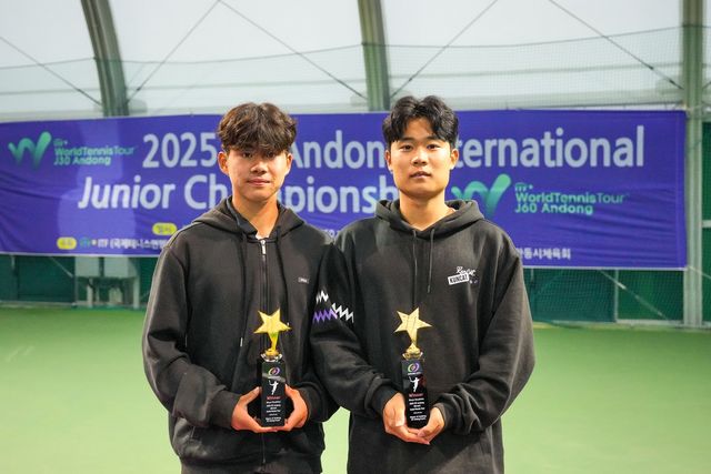 황주찬(왼쪽)과 이규단. 