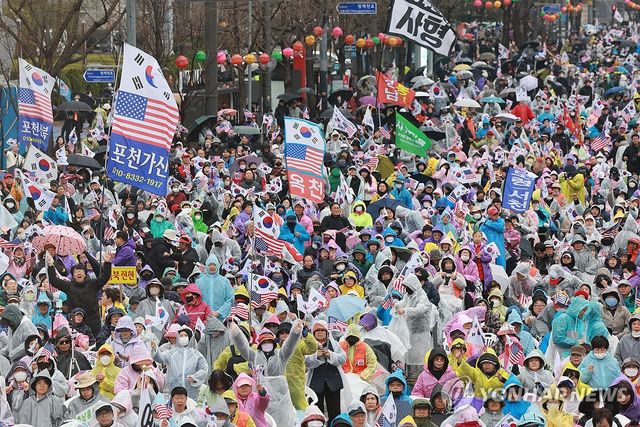 세종대로에서 집회 연 대국본