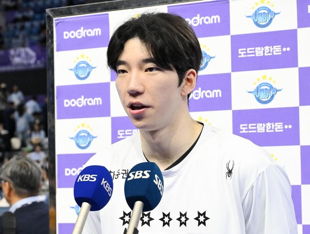 인터뷰하는 현대캐피탈의 허수봉