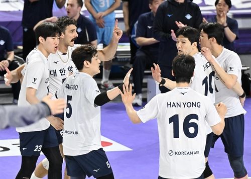 득점 후 기뻐하는 대한항공 선수들