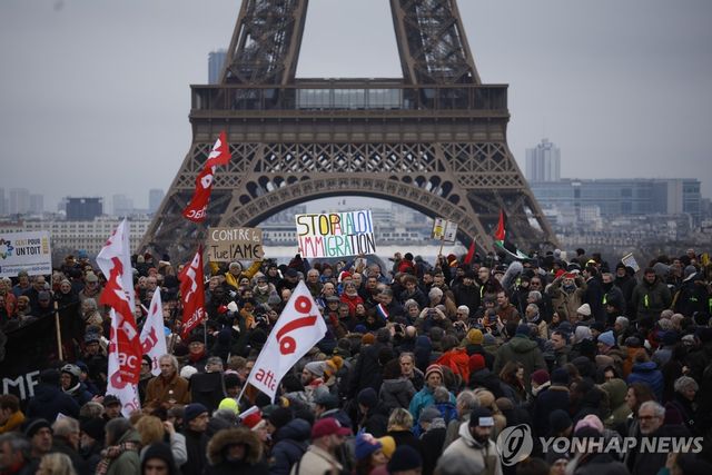 프랑스 이민법 개정 반대 시위