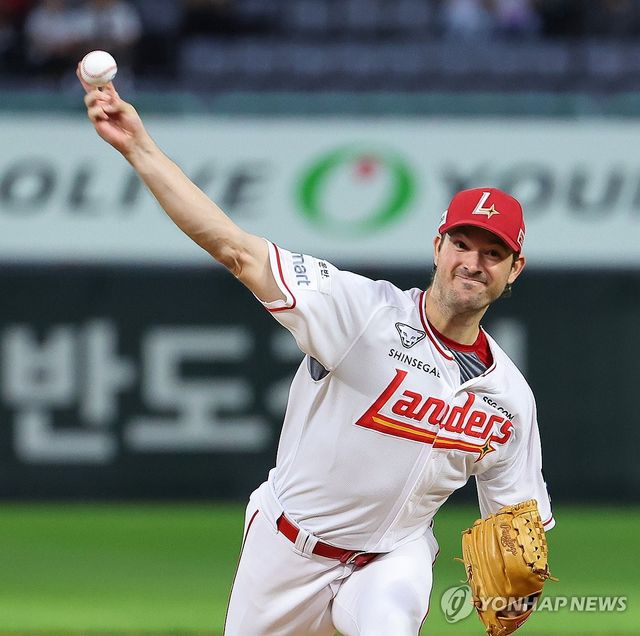 역투하는 SSG 선발 앤더슨