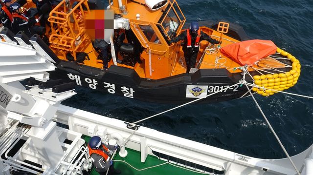 동해해경, 단정 이용해 응급환자 이송