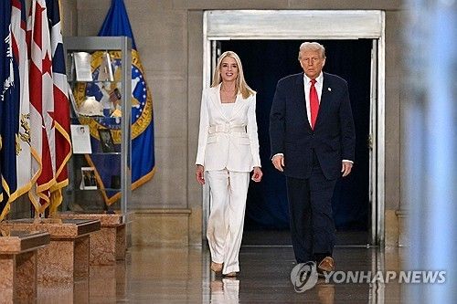 트럼프 대통령과 본디 법무부 장관