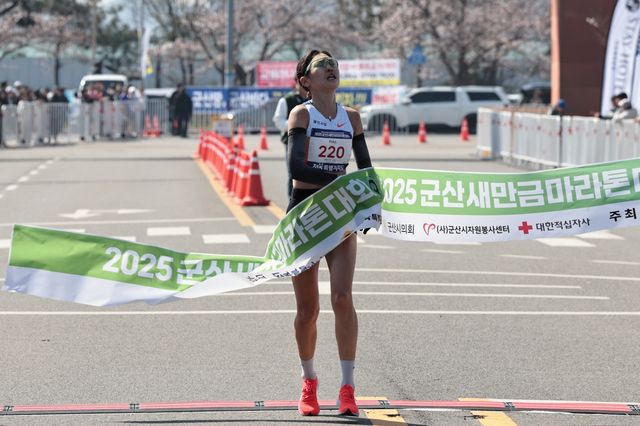 결승 테이프 끊는 최경선