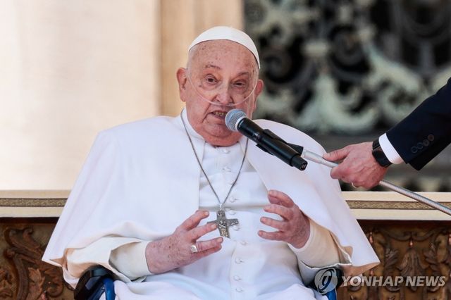 성베드로 광장 깜짝 등장한 프란치스코 교황