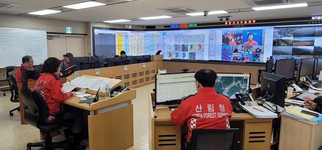 긴급회의 주재하는 산림청 