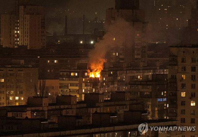 지난달 공습을 당한 키이우 주택가 [로이터 연합뉴스 자료사진. 재판매 및 DB 금지]